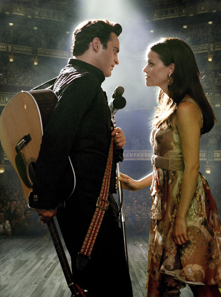 Johnny Cash (Joaquin Phoenix) and June Carter (Reese Witherspoon) in WALK 