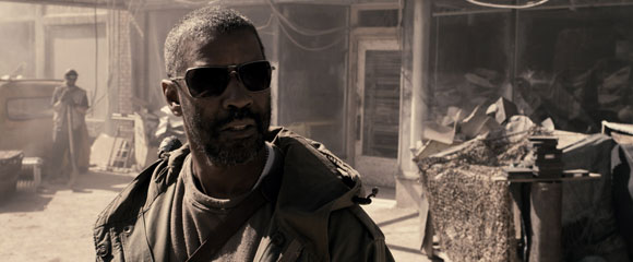 ©2010, Warner Bros. Pictures DENZEL WASHINGTON as Eli in Alcon Entertainment's action adventure film THE BOOK OF ELI, a Warner Bros. Pictures release. Photo courtesy of Warner Bros. Pictures
